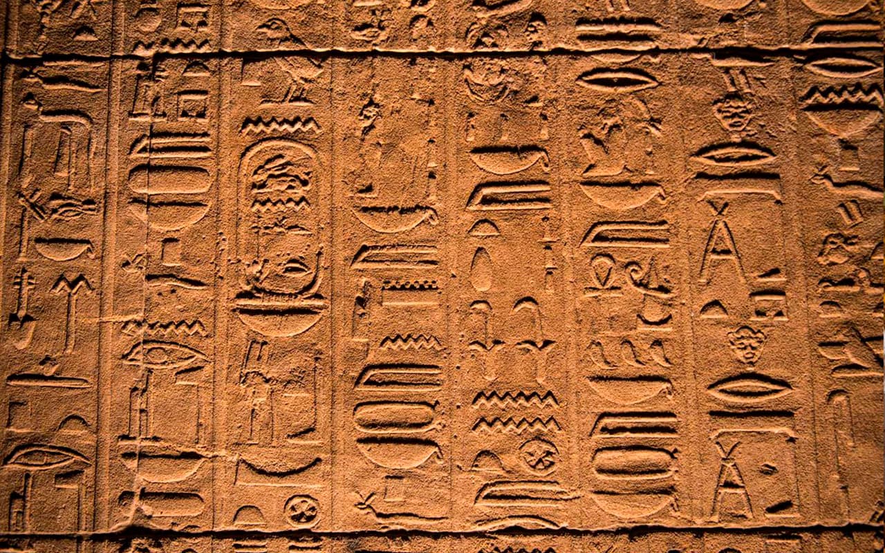 Datos de color sobre los jeroglíficos egipcios